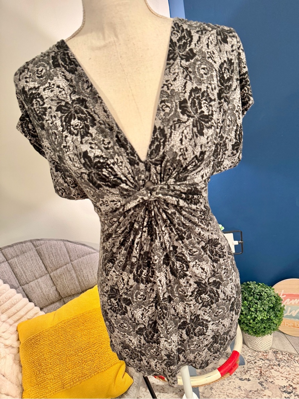 Charlotte Russe Black Silver Metallic Lace Top S